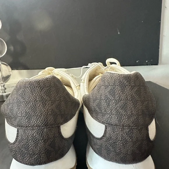 🆕Michael Kors Sneakers - Picture 7 of 13